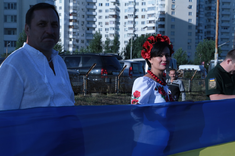 В Киеве развернули самый длинный украинский флаг